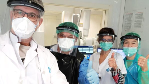 Personal médico con máscaras