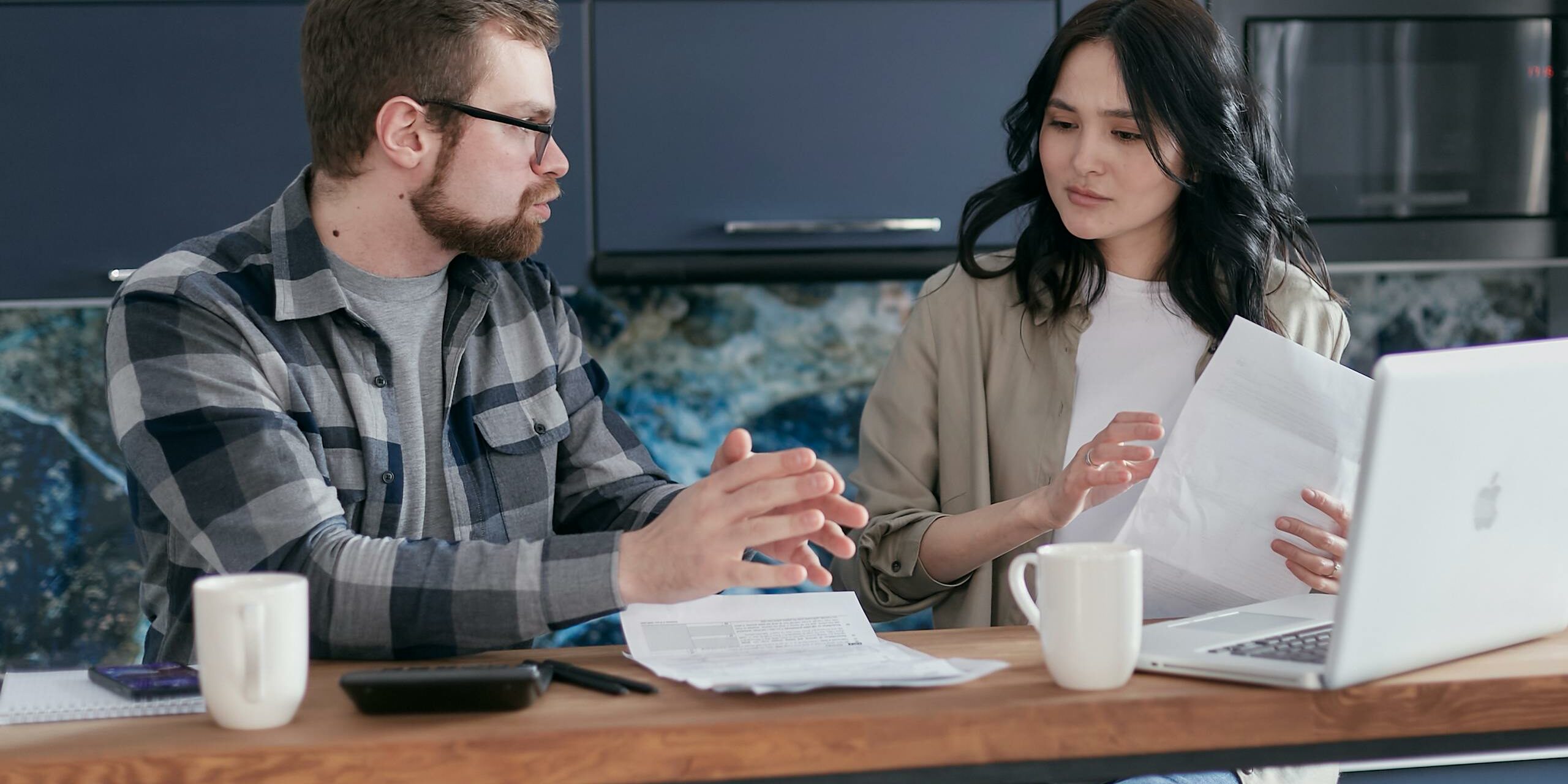 Foto de Mikhail Nilov Profesional asesorando sobre la implementación del sistema de facturación VeriFactu en empresas